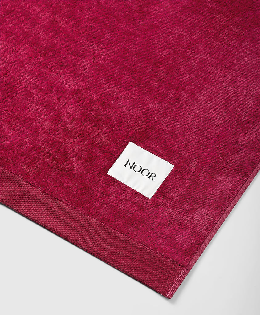 Eli Noor Velour Jacquard Beach Towel - Scarlet
